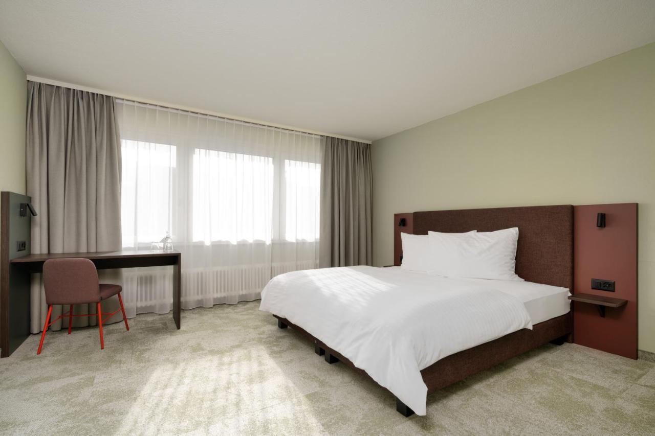 Hotel B-smart Schoenenwerd 4*
