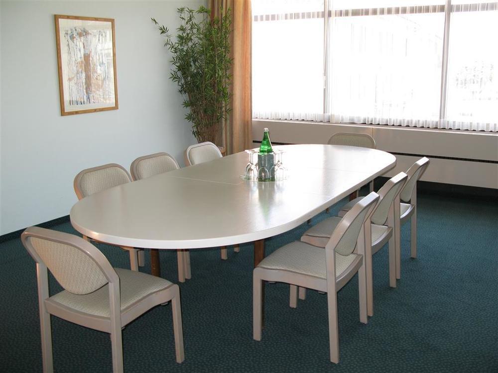 B-smart Schoenenwerd Hotel 4*