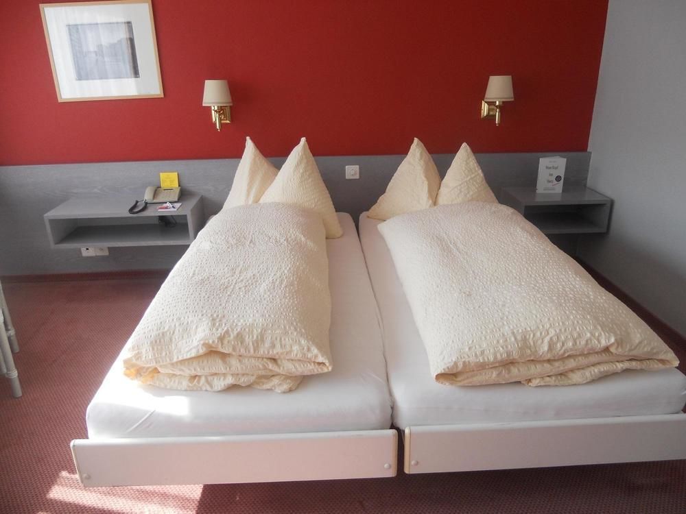 Hotel B-smart Schoenenwerd 4*
